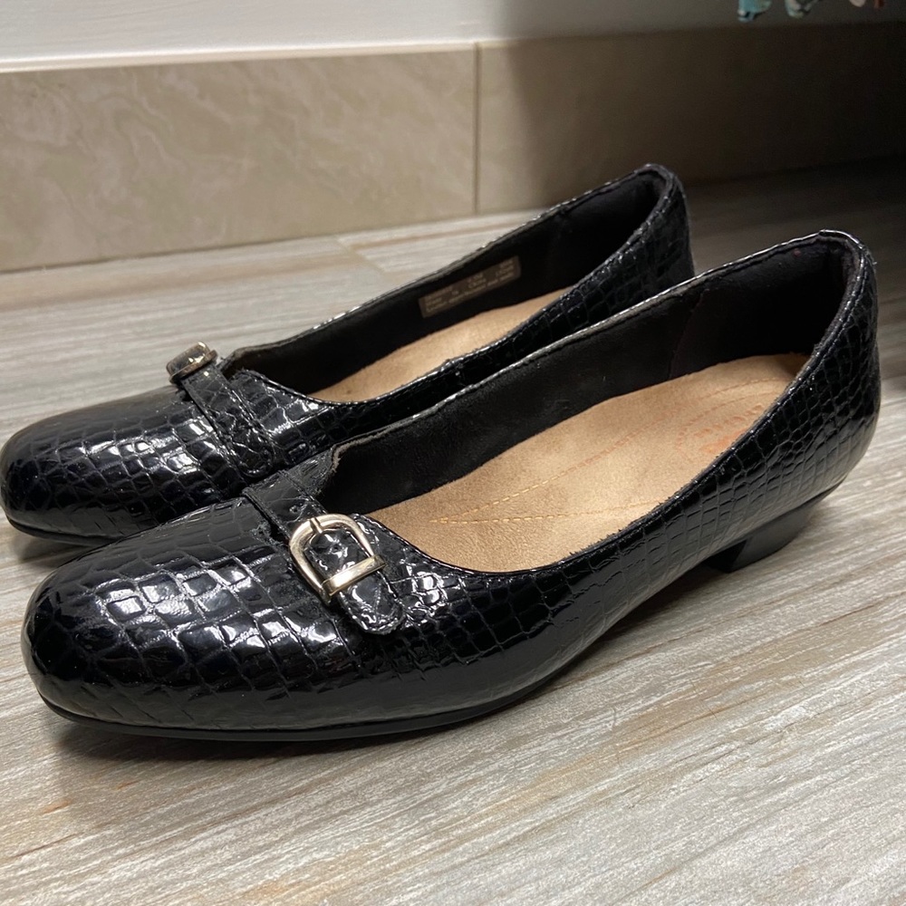 Shoes - Picture 3 of 3